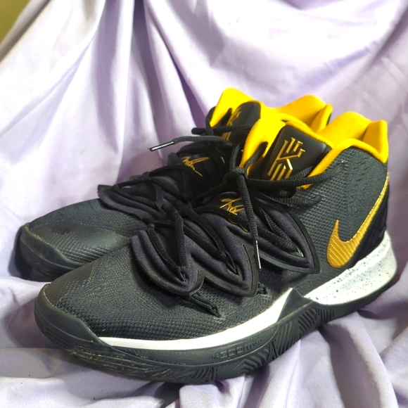 Nike Other - Nike Kyrie 5 metallic size 11.5